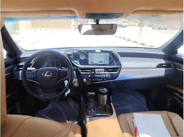 Car image 19