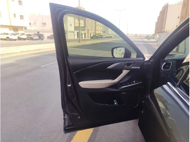 Car image 11