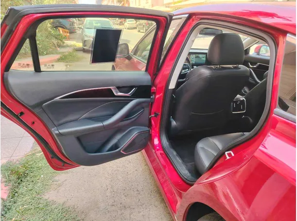 Car image 16