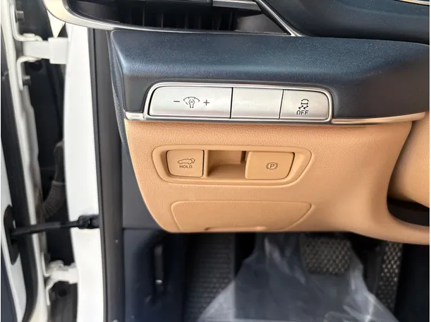 Car image 24