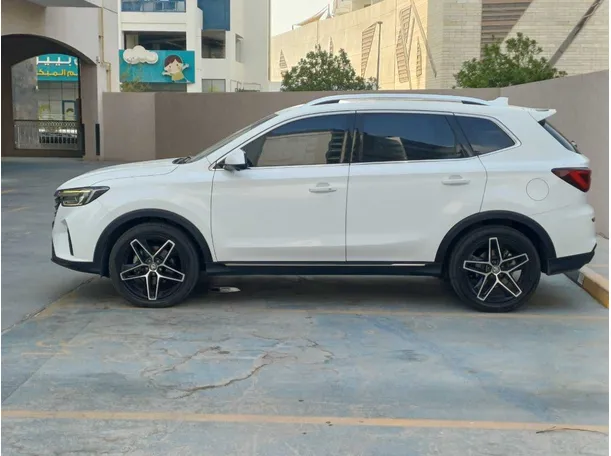 Car image 8