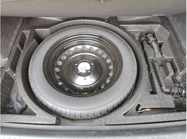 Car image 38