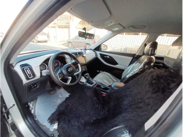Car image 11