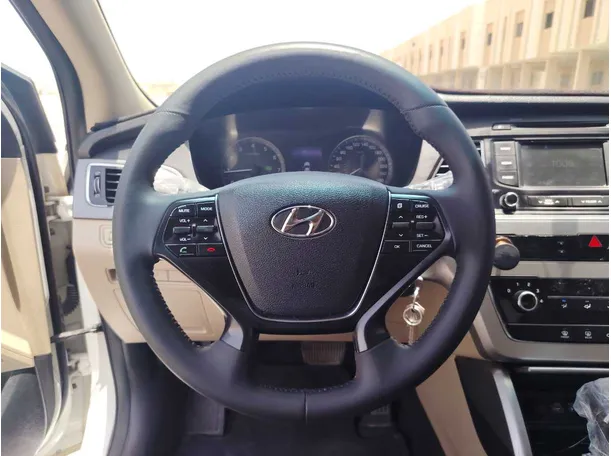 Car image 25