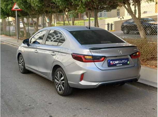 Car image 7