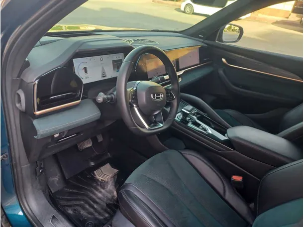 Car image 11