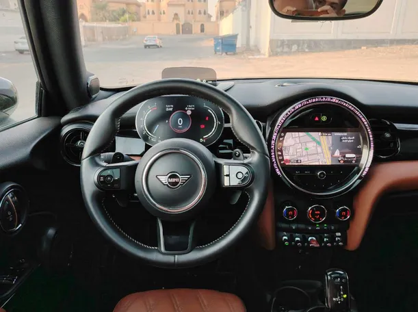 Car image 24