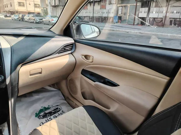 Car image 37