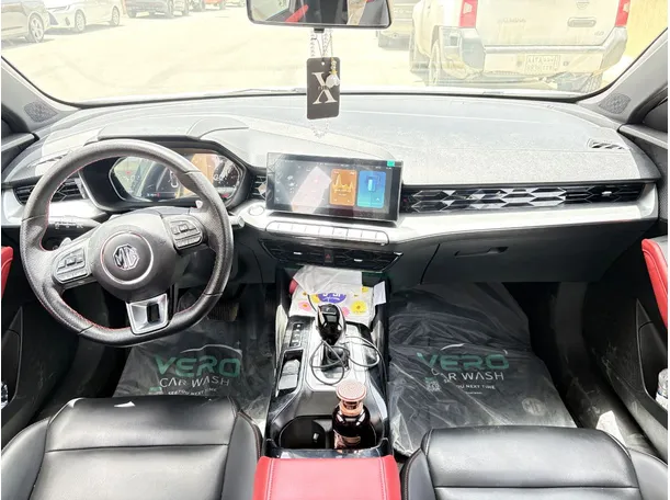 Car image 19