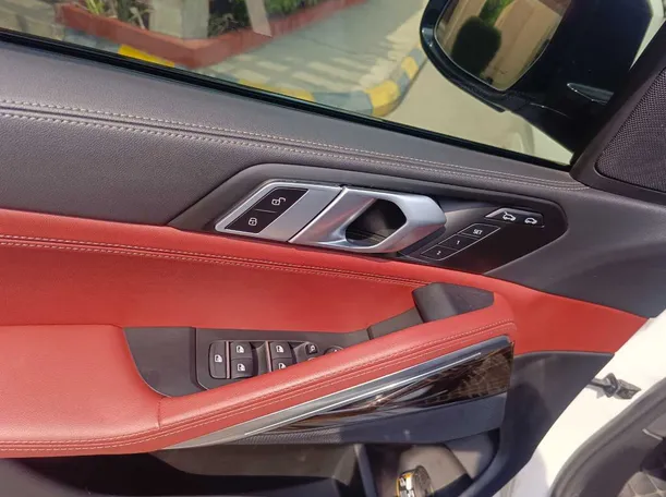 Car image 33