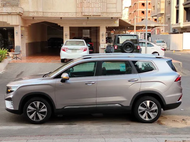 Car image 8