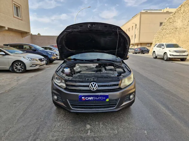 Car image 25
