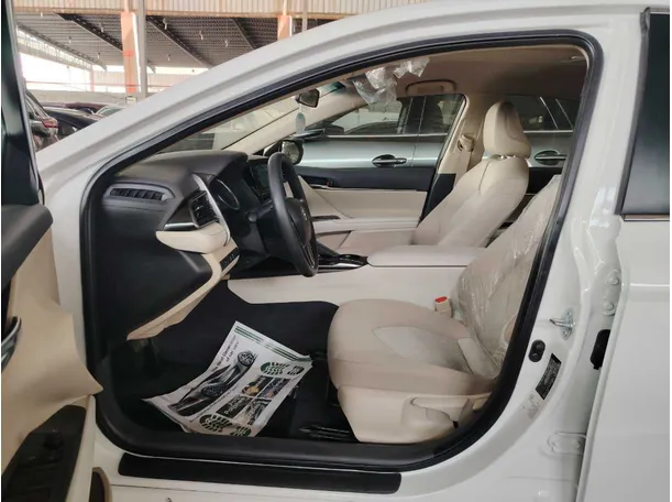 Car image 11