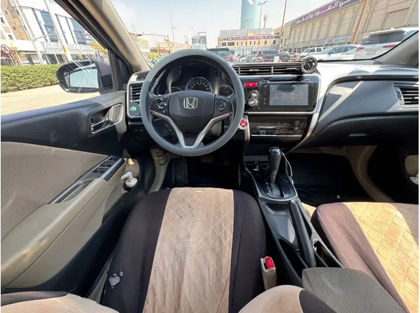 Car image 16