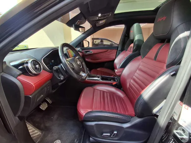 Car image 12