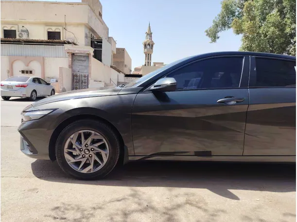 Car image 9