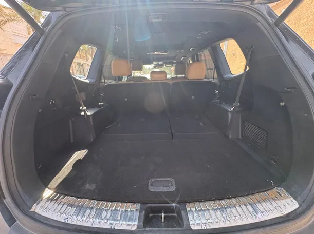 Car image 24