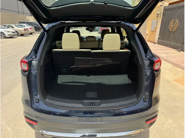 Car image 19