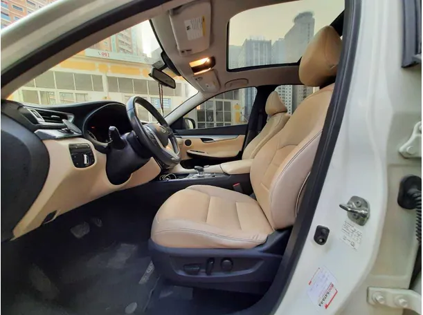 Car image 12