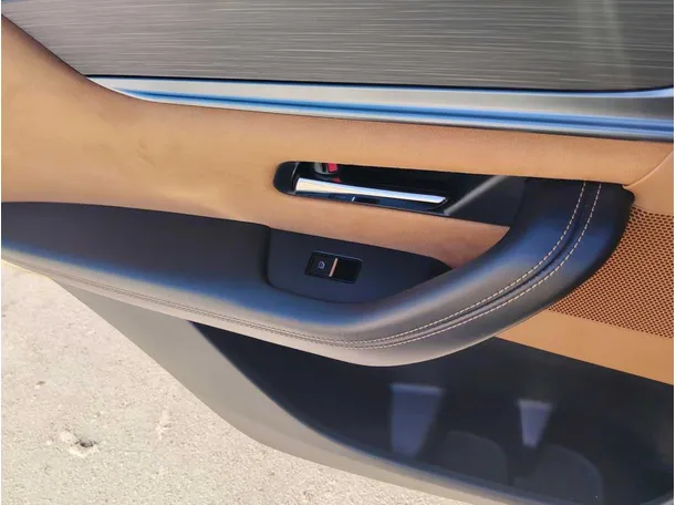 Car image 33