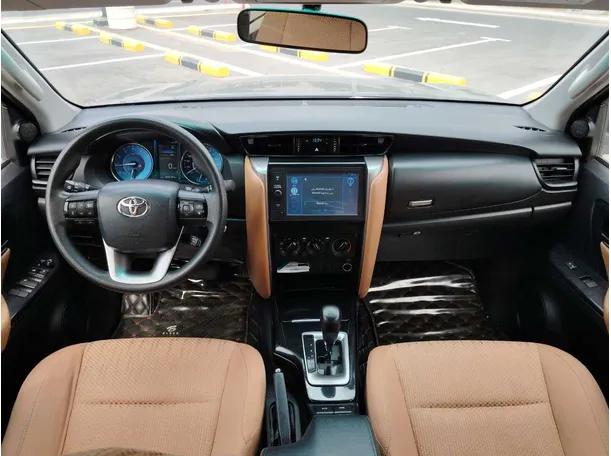 Car image 17
