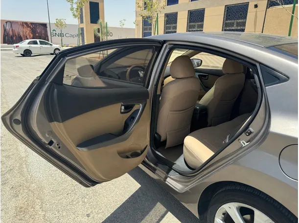 Car image 13