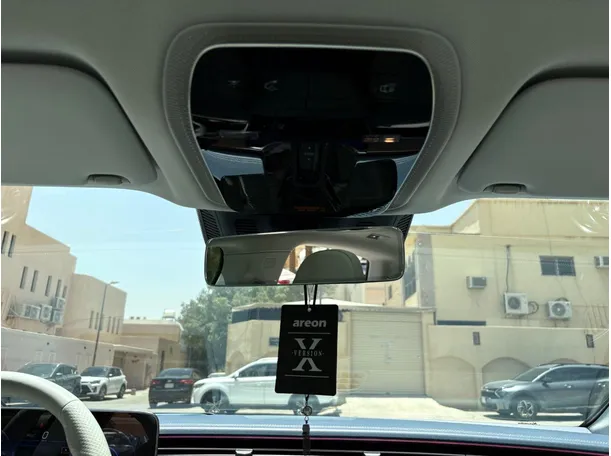 Car image 27