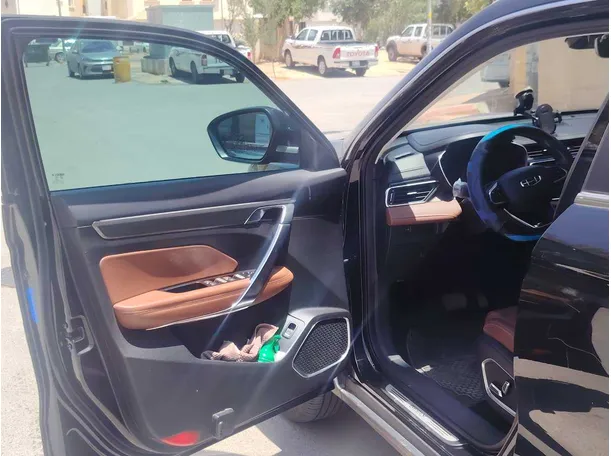 Car image 11