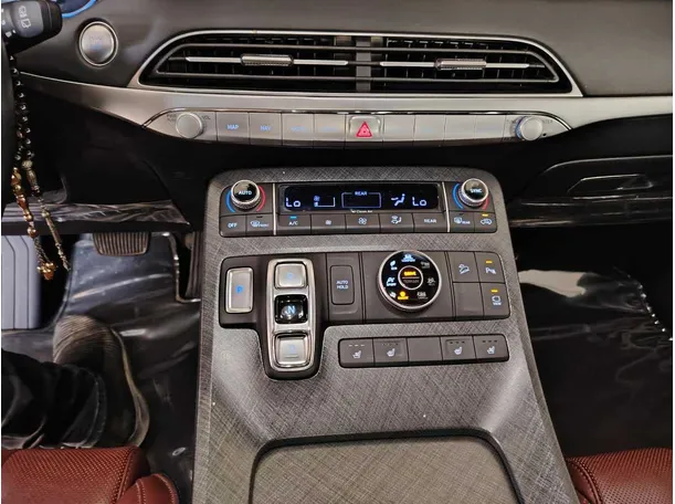 Car image 23