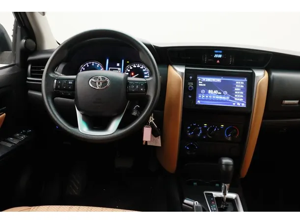 Car image 15