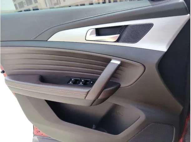 Car image 28