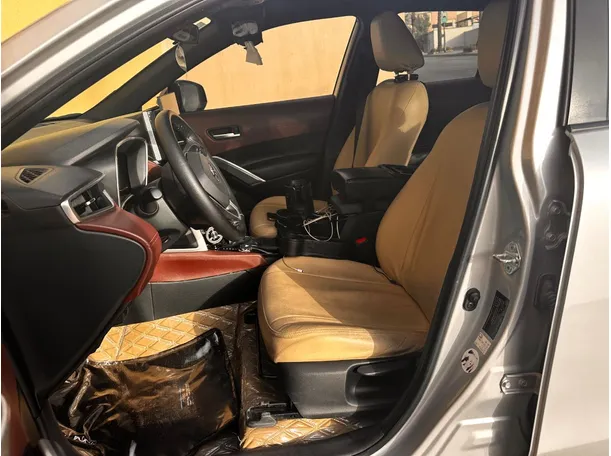 Car image 12