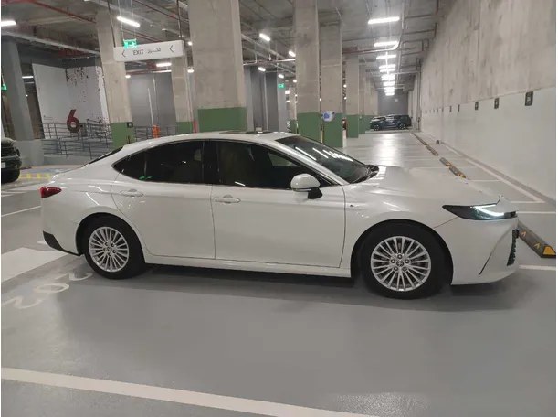 Car image 4