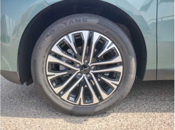 Car image 9