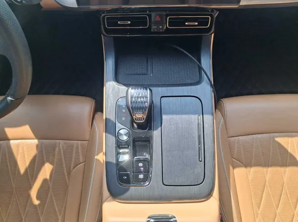 Car image 15