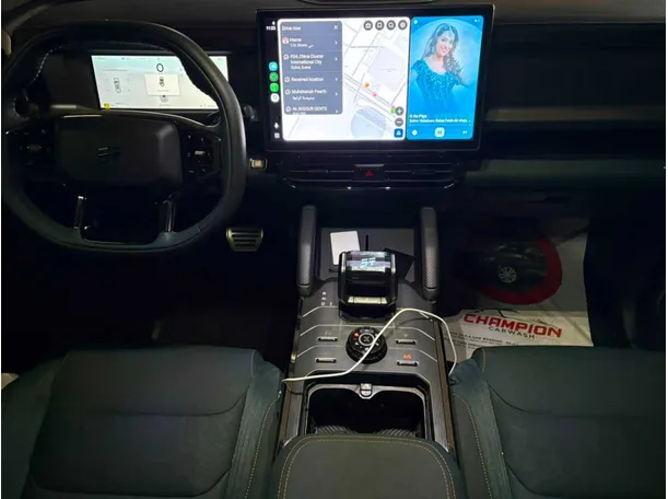 Car image 16