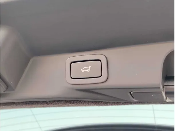 Car image 40