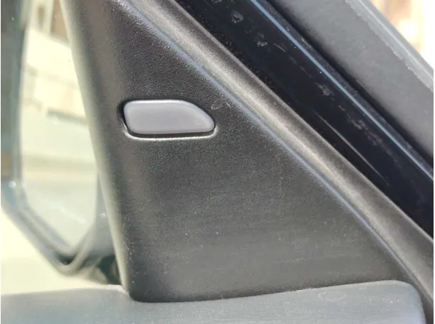 Car image 32