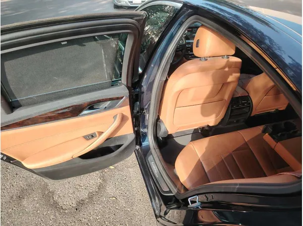 Car image 17
