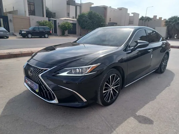 2025 Lexus ES350 in Riyadh