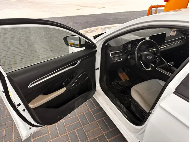 Car image 10