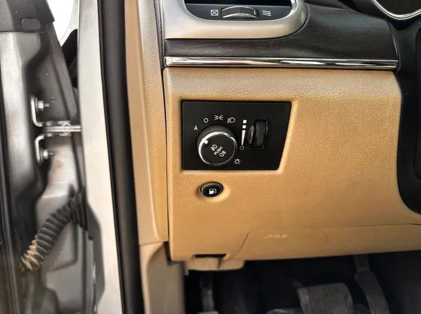 Car image 28