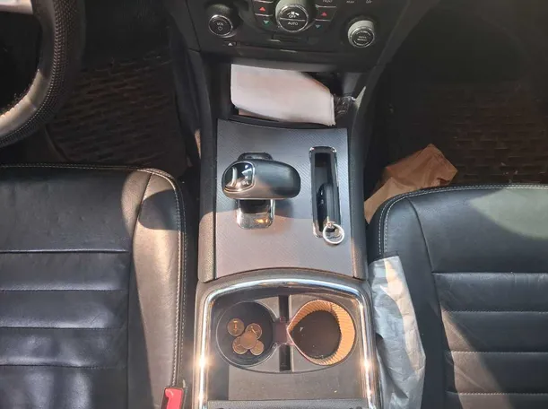 Car image 17