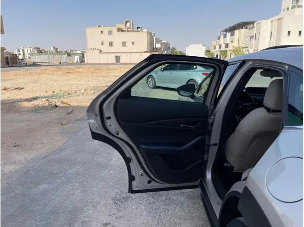 Car image 14