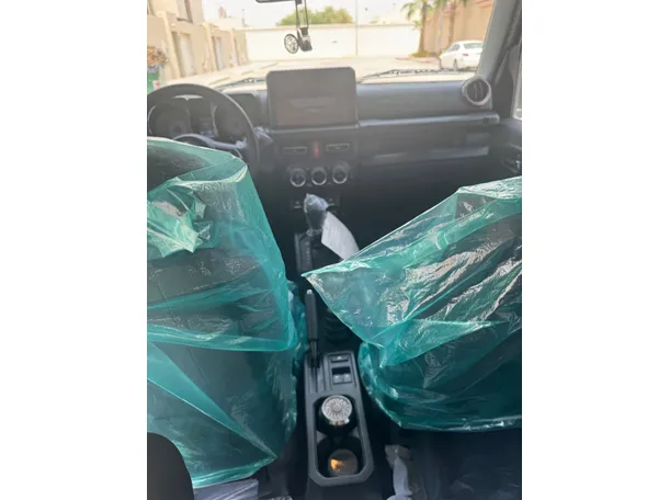 Car image 19