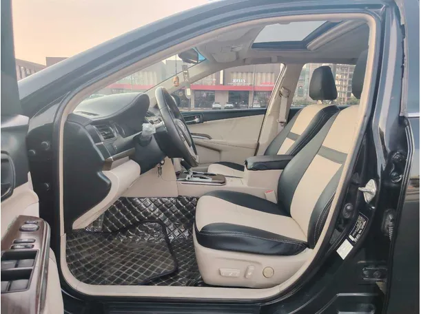 Car image 12