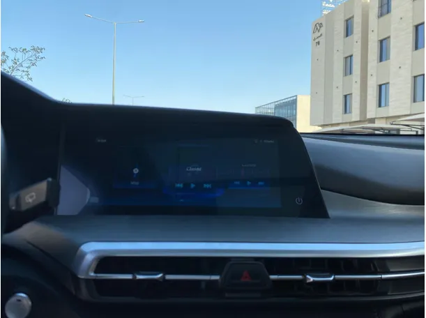 Car image 22