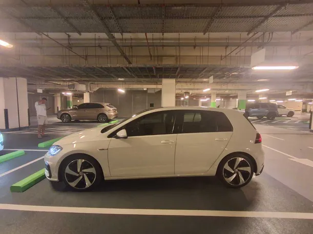 Car image 8
