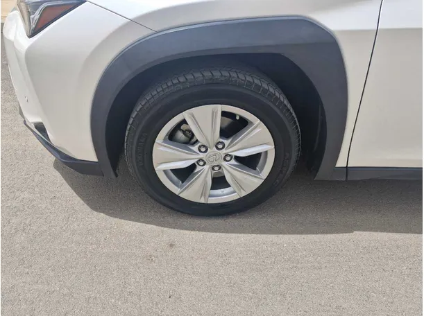 Car image 10