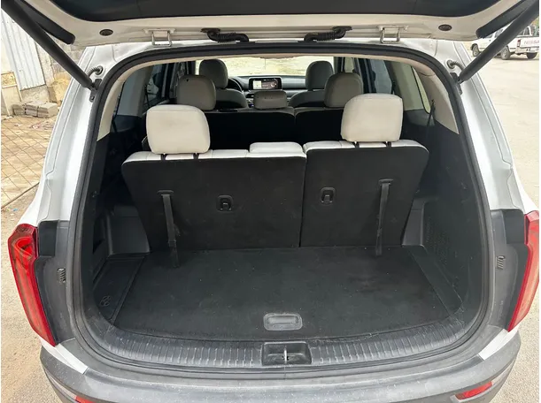 Car image 27
